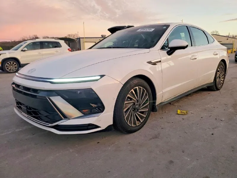 ✅ hyundai sonata 𝐕𝐈𝐈𝐈 рестайлинг - 2.0 гибрид, 192 л. с. - акпп 8-ст. - передний привод - пробег: 29.500 км - 04/2024 идеальный вариант с родным окрасом, целой безопасностью! не утопленник! второго такого нет ни на рынке грузии, ни на аукционах! машинка на кожаном салоне и панораме! 🔥 цена даже с утиль сбором будет ниже первой цены на рынке рф автомобиль менее 3-х лет - растаможка под 48% можем выкупить автомобиль за свои деньги! 🤝 цена в грузии: 𝟏.𝟕𝟗𝟎.𝟎𝟎𝟎 ₽ 💵 кирилл +7 (949) 400-56-31 📞 🇷🇺 звоните: +79494005631 - фотография - 2