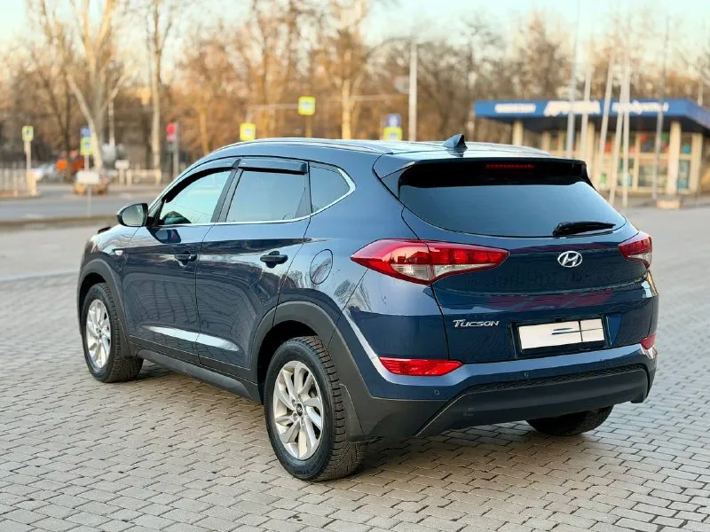 Hyundai tucson 2018г бензин 2.0 автомат автомобиль в хорошем состоянии! есть все для комфортного вождения! парктроник, монитор андроид, подогрев сидений передних и задних, климат/контроль, круиз/контроль, мульти-руль, датчик дождя, авто свет, помощь при спуске, и многое другое…. с документами полный порядок!! диагностическая карта есть!!! цена 1,885₽ все вопросы по тел+79495722131 📞 звоните: +7(949)5722131 - фотография - 4