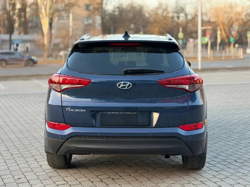 Hyundai tucson 2018г бензин 2.0 автомат автомобиль в хорошем состоянии! есть все для комфортного вождения! парктроник, монитор андроид, подогрев сидений передних и задних, климат/контроль, круиз/контроль, мульти-руль, датчик дождя, авто свет, помощь при спуске, и многое другое…. с документами полный порядок!! диагностическая карта есть!!! цена 1,885₽ все вопросы по тел+79495722131 📞 звоните: +7(949)5722131 - фотография - 5