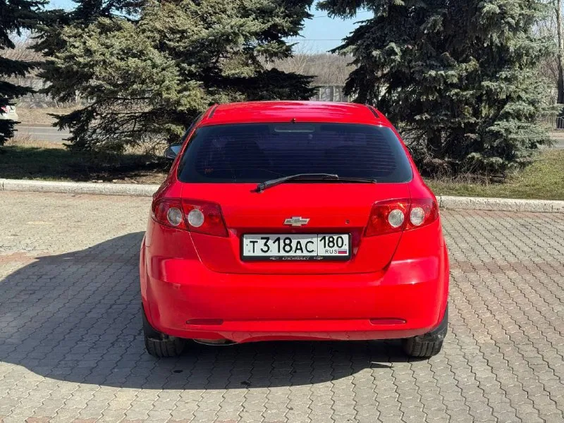 Продам chevrolet lacetti. объем двигателя 1.4. пробег 180.000км. бензин и газ евро 4. машина в отличном состоянии. 2008год. передние стеклоподъемники. отличная музыка. вложений не требует. цена 390.000р. с переоформлением. осмотр город донецк. все подробности по телефону +79493820834. - фотография - 4
