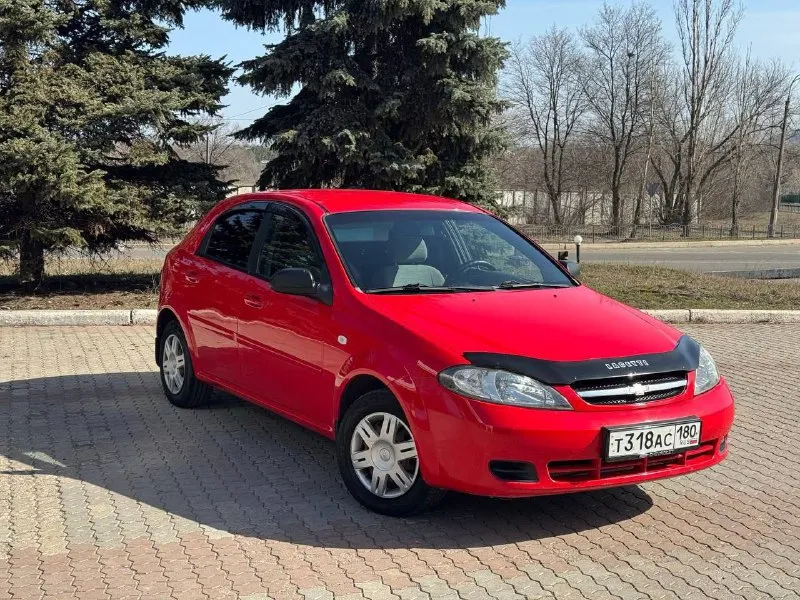 Продам chevrolet lacetti. объем двигателя 1.4. пробег 180.000км. бензин и газ евро 4. машина в отличном состоянии. 2008год. передние стеклоподъемники. отличная музыка. вложений не требует. цена 390.000р. с переоформлением. осмотр город донецк. все подробности по телефону +79493820834. - фотография - 6