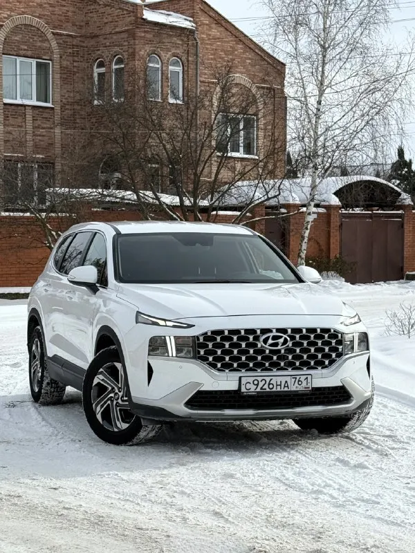 ➡ в продаже: hyundai santa fe 2021 iv рестайлинг - из кореи 2.5 t бензин - 280 лс, пробег — 76 тыс. км. в очень хорошей комплектации. авто в наличии в луганске пригнана в рф в 2023 году из кореи тщательно подбиралась без дтп и прочих нюансов, все подушки и стекла родные. 📝 документы: - автомобиль находится в луганске, полное переоформление, без схем по доверенности и так далее. - по запросу предоставлю vin-код и видеообзор автомобиля. 🔽 технически авто полностью исправно, все работает корректно, вложений не требует. готовы к любым проверкам и диагностике, все узлы и агрегаты в исправном состоянии 2.5 turbo — 280 л. с. - отличная динамика в сочетании с адекватным расходом топлива — автомобиль действительно едет очень бодро для своего класса. редкий вариант на рынке именно с турбо версией, не стоит сравнивать с обычными атмосферным 2.5 на 180 сил, совсем друга езда и впечатление. - стоит отдельно отметить, что линейка 2.5-литровых бензиновых моторах, кот 📞 звоните: +7(959)1204792 - фотография - 2