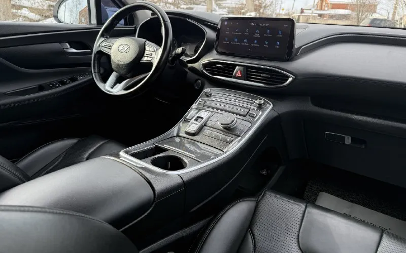 ➡ в продаже: hyundai santa fe 2021 iv рестайлинг - из кореи 2.5 t бензин - 280 лс, пробег — 76 тыс. км. в очень хорошей комплектации. авто в наличии в луганске пригнана в рф в 2023 году из кореи тщательно подбиралась без дтп и прочих нюансов, все подушки и стекла родные. 📝 документы: - автомобиль находится в луганске, полное переоформление, без схем по доверенности и так далее. - по запросу предоставлю vin-код и видеообзор автомобиля. 🔽 технически авто полностью исправно, все работает корректно, вложений не требует. готовы к любым проверкам и диагностике, все узлы и агрегаты в исправном состоянии 2.5 turbo — 280 л. с. - отличная динамика в сочетании с адекватным расходом топлива — автомобиль действительно едет очень бодро для своего класса. редкий вариант на рынке именно с турбо версией, не стоит сравнивать с обычными атмосферным 2.5 на 180 сил, совсем друга езда и впечатление. - стоит отдельно отметить, что линейка 2.5-литровых бензиновых моторах, кот 📞 звоните: +7(959)1204792 - фотография - 9