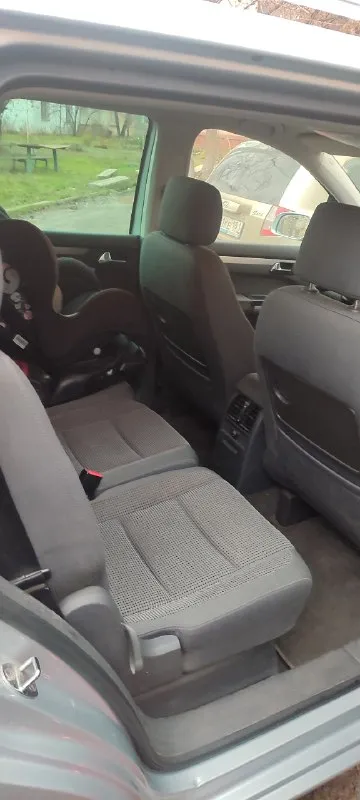 Продам volkswagen touran 2004г 2.0 дизель, 6ст мкп, привезён из германии в 2022,пробег 270т, мотор, коробка без нареканий, кузов в родном окрасе без ржавчины и гнили, ремень грм, масло поменяно, ходовая обслужена, новый акб. цена 570т. +79592181488 📞 звоните: +7(959)2181488 - фотография - 6