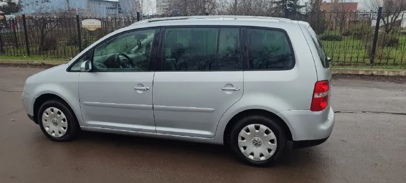 Продам volkswagen touran 2004г 2.0 дизель, 6ст мкп, привезён из германии в 2022,пробег 270т, мотор, коробка без нареканий, кузов в родном окрасе без ржавчины и гнили, ремень грм, масло поменяно, ходовая обслужена, новый акб. цена 570т. +79592181488 📞 звоните: +7(959)2181488 - фотография - 7
