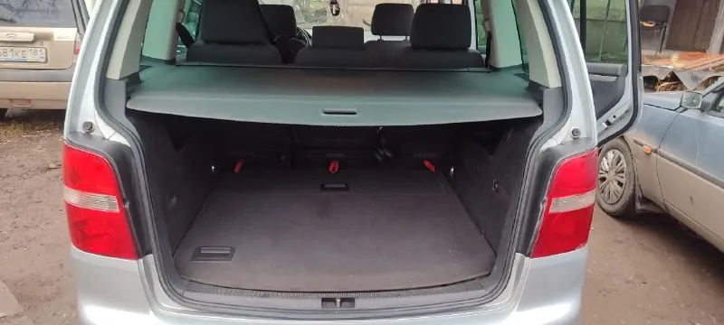 Продам volkswagen touran 2004г 2.0 дизель, 6ст мкп, привезён из германии в 2022,пробег 270т, мотор, коробка без нареканий, кузов в родном окрасе без ржавчины и гнили, ремень грм, масло поменяно, ходовая обслужена, новый акб. цена 570т. +79592181488 📞 звоните: +7(959)2181488 - фотография - 8