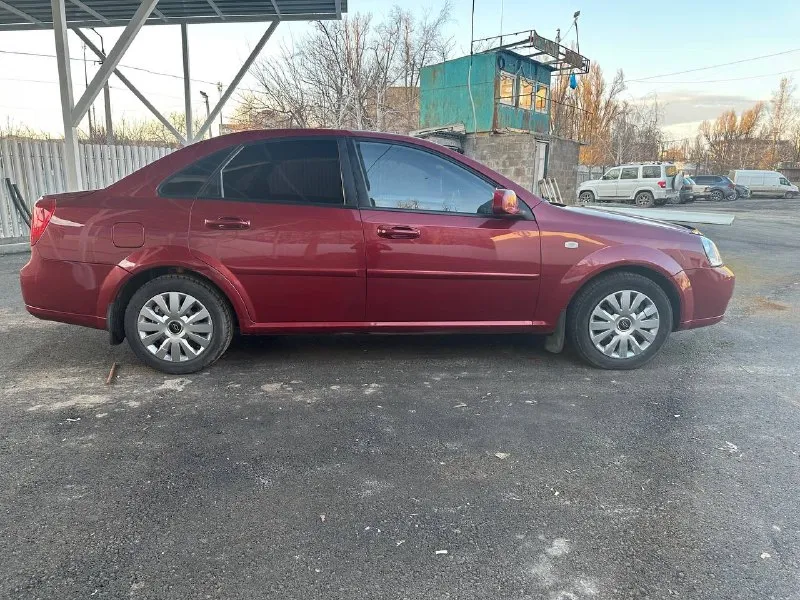 Продам: chevrolet lacetti год выпуска:2012 :1.6 бензин коробка: механика пробел:216.000км полном комплектации новое сцепление, новый стартер мотор работает отлично не дымит не троит масло не берет от замены до замены. салон в очень хорошем состояние. цена:650.000тыс все остальные вопросы по тел +79490742327 📞 звоните: +7(949)0742327 - фотография - 2