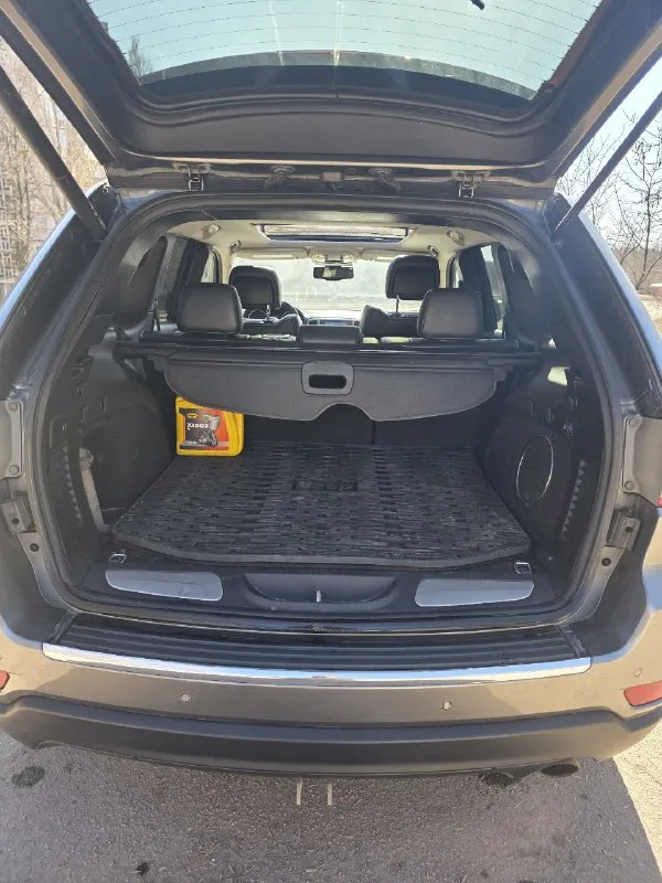 Jeep grand cherokee 2012 г. в. 3.6 бензин полный привод пневма подвеска максимальная комплектация 196.300 км по технической части все хорошо присутствуют незначительные нюансы по кузову, но на сколько мне известно, автомобиль в родной краске по всем вопросам звоните по телефону +79493231043 или в телеграм осмотр в донецке цена 1.850.000 📞 звоните: +7(949)3231043 - фотография - 5