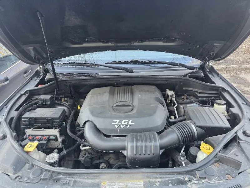 Jeep grand cherokee 2012 г. в. 3.6 бензин полный привод пневма подвеска максимальная комплектация 196.300 км по технической части все хорошо присутствуют незначительные нюансы по кузову, но на сколько мне известно, автомобиль в родной краске по всем вопросам звоните по телефону +79493231043 или в телеграм осмотр в донецке цена 1.850.000 📞 звоните: +7(949)3231043 - фотография - 7