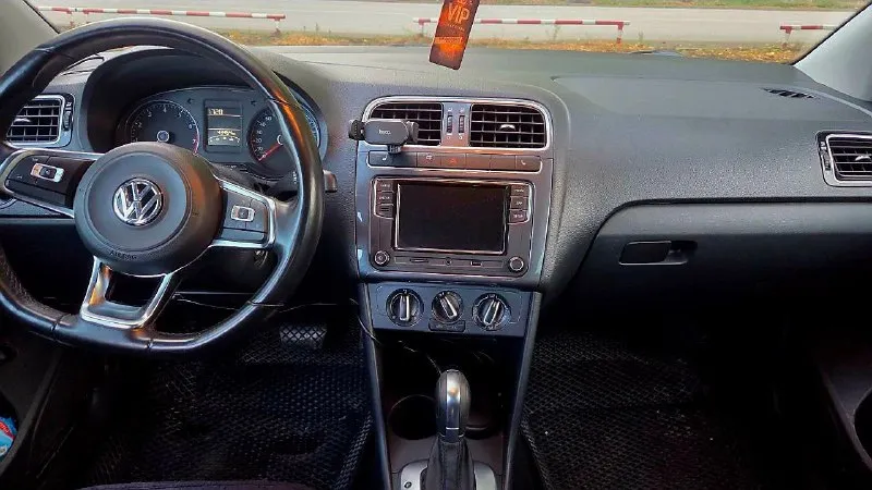 Продам volkswagen polo sedan. год:2020. оригинальный пробег - 46000км. двигатель:1.6. коробка: ат aisin. в родном окрасе, с родным остеклением. я один хозяин. комплектация: полный электро стекло пакет, электро регулировка зеркал, электроскладывание зеркал, подогрев зеркал. камера заднего вида. подогрев передних сидений. мультируль. круиз контроль. сенсорная мультимедия. кондиционер. комплект зимней резины на стальных дисках. автомобиль полностью обслужен и готов на любые ваши проверки. салон не затертый! пластик как у нового авто. обмен не интересует! цена:1.590.000. тел. +7949 327 86 71. г. шахтерск. 📞 звоните: +7(949)3278671 - фотография - 2