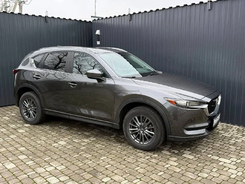 В продаже mazda cx-5 2017 год пробег — 83 000 двигатель — 2.5 автомобиль на полном приводе. не требуется вложений, авто полностью обслужено. кузов в отличном состоянии, комбинированный ухоженный салон. • двухзональный климат-контроль • кнопка старт-стоп • круиз-контроль • датчик дождя • мультируль • камера заднего вида • система gps-навигации • система бесключевого доступа цена за данный авто — 2 400 000 р. связь: +79493302091 донецк 📞 🇷🇺 звоните: +79493302091 - фотография - 2