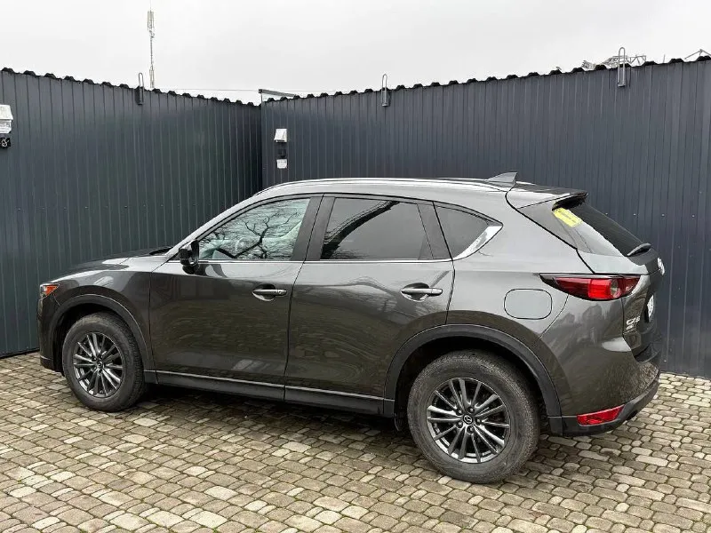 В продаже mazda cx-5 2017 год пробег — 83 000 двигатель — 2.5 автомобиль на полном приводе. не требуется вложений, авто полностью обслужено. кузов в отличном состоянии, комбинированный ухоженный салон. • двухзональный климат-контроль • кнопка старт-стоп • круиз-контроль • датчик дождя • мультируль • камера заднего вида • система gps-навигации • система бесключевого доступа цена за данный авто — 2 400 000 р. связь: +79493302091 донецк 📞 🇷🇺 звоните: +79493302091 - фотография - 3