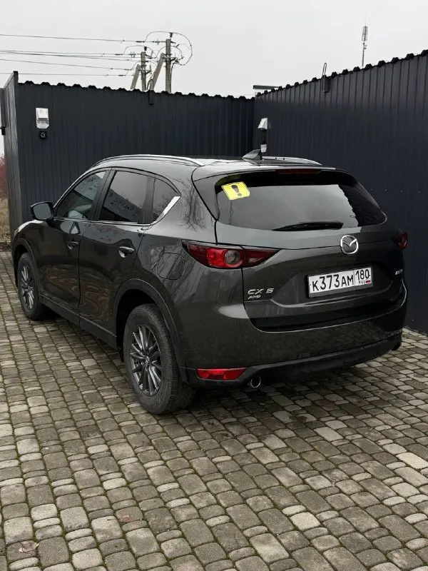В продаже mazda cx-5 2017 год пробег — 83 000 двигатель — 2.5 автомобиль на полном приводе. не требуется вложений, авто полностью обслужено. кузов в отличном состоянии, комбинированный ухоженный салон. • двухзональный климат-контроль • кнопка старт-стоп • круиз-контроль • датчик дождя • мультируль • камера заднего вида • система gps-навигации • система бесключевого доступа цена за данный авто — 2 400 000 р. связь: +79493302091 донецк 📞 🇷🇺 звоните: +79493302091 - фотография - 4