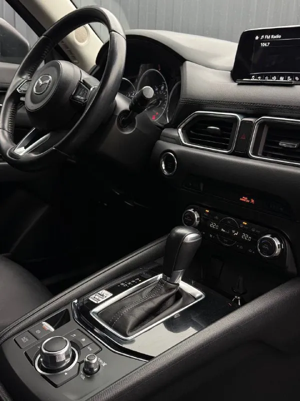 В продаже mazda cx-5 2017 год пробег — 83 000 двигатель — 2.5 автомобиль на полном приводе. не требуется вложений, авто полностью обслужено. кузов в отличном состоянии, комбинированный ухоженный салон. • двухзональный климат-контроль • кнопка старт-стоп • круиз-контроль • датчик дождя • мультируль • камера заднего вида • система gps-навигации • система бесключевого доступа цена за данный авто — 2 400 000 р. связь: +79493302091 донецк 📞 🇷🇺 звоните: +79493302091 - фотография - 8