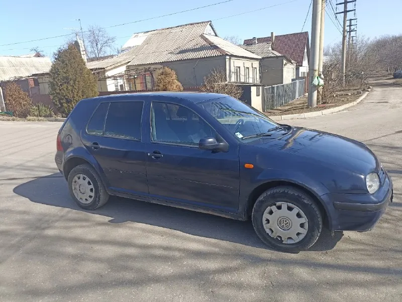Продам volkswagen golf 4 1998 г. в двигатель 1.4 16 клапанный. кпп 5ст. с документами полный порядок, переоформление без проблем. технически в нормальном состоянии, ходовая сбитая, не гремит, двигатель масло не берёт, не дымит, кпп без нареканий, по кузову есть не критические нюансы по лкп, местами полез лак, комплектация: гидроусилитель руля, абс, сигнализация, цена: 290.000 тыс. ₽ +79493589369 антон 📞 +79493589369 📞 звоните: +7(949)3589369 - фотография - 2