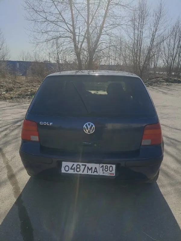 Продам volkswagen golf 4 1998 г. в двигатель 1.4 16 клапанный. кпп 5ст. с документами полный порядок, переоформление без проблем. технически в нормальном состоянии, ходовая сбитая, не гремит, двигатель масло не берёт, не дымит, кпп без нареканий, по кузову есть не критические нюансы по лкп, местами полез лак, комплектация: гидроусилитель руля, абс, сигнализация, цена: 290.000 тыс. ₽ +79493589369 антон 📞 +79493589369 📞 звоните: +7(949)3589369 - фотография - 3
