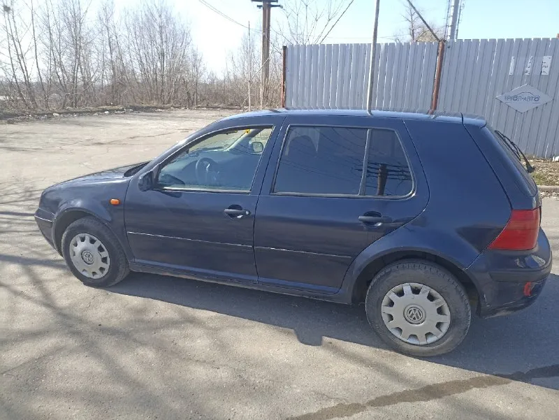 Продам volkswagen golf 4 1998 г. в двигатель 1.4 16 клапанный. кпп 5ст. с документами полный порядок, переоформление без проблем. технически в нормальном состоянии, ходовая сбитая, не гремит, двигатель масло не берёт, не дымит, кпп без нареканий, по кузову есть не критические нюансы по лкп, местами полез лак, комплектация: гидроусилитель руля, абс, сигнализация, цена: 290.000 тыс. ₽ +79493589369 антон 📞 +79493589369 📞 звоните: +7(949)3589369 - фотография - 4