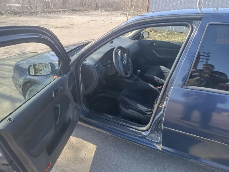 Продам volkswagen golf 4 1998 г. в двигатель 1.4 16 клапанный. кпп 5ст. с документами полный порядок, переоформление без проблем. технически в нормальном состоянии, ходовая сбитая, не гремит, двигатель масло не берёт, не дымит, кпп без нареканий, по кузову есть не критические нюансы по лкп, местами полез лак, комплектация: гидроусилитель руля, абс, сигнализация, цена: 290.000 тыс. ₽ +79493589369 антон 📞 +79493589369 📞 звоните: +7(949)3589369 - фотография - 5