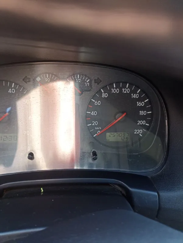 Продам volkswagen golf 4 1998 г. в двигатель 1.4 16 клапанный. кпп 5ст. с документами полный порядок, переоформление без проблем. технически в нормальном состоянии, ходовая сбитая, не гремит, двигатель масло не берёт, не дымит, кпп без нареканий, по кузову есть не критические нюансы по лкп, местами полез лак, комплектация: гидроусилитель руля, абс, сигнализация, цена: 290.000 тыс. ₽ +79493589369 антон 📞 +79493589369 📞 звоните: +7(949)3589369 - фотография - 7