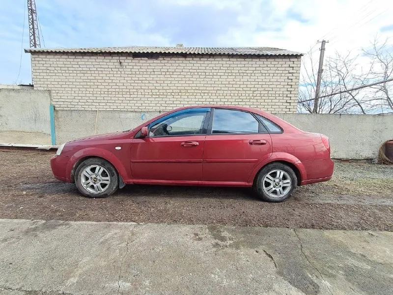 Chevrolet лачетти 2007 год, 1.8 акпп 122 лс максимальная комплектация. машина полностью обслужена вся ходовая, не гремит не стучит. .. все жидкости масла, фильтра, грм помпа ролики. откапиталено акпп новая рулевая рейка. заменена прокладка гбц. масло съёмные колпачки, новый гур и еще много мелочей. в машину вложено много сил, и средств. есть моменты по л. к. п на езду не влияет. я собственник, машиной владею 2 года, без штрафов и запретов, продажа с переоформления. все остальные вопросы по цена - 540 000 владимир +7 949 584 57 82 📞 звоните: +7(949)5845782 - фотография - 9