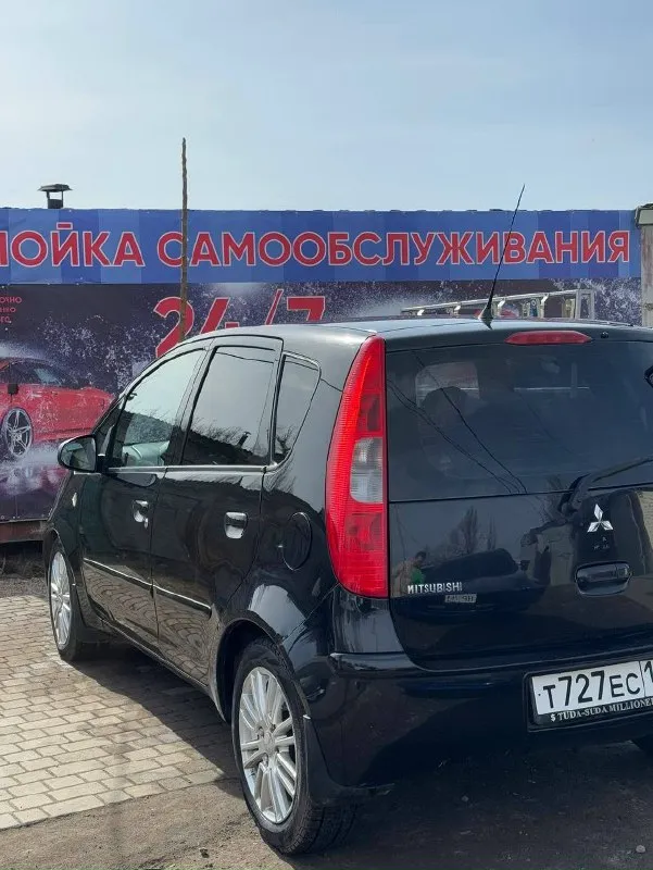Продам mitsubishi colt 2008 года с двигателем 1.5 (не путайте с 1.3), коробка передач автоматическая - робот, с настоящим пробегом 170.000 км. в семье уже почти 3 год, ездит девушка. машина обслужена, вложений не требует. все менялось и обслуживалось, не затягивалось. масла, фильтра, колодки, датчики, свечи. машина никогда не подводила. кондиционер заправлен и работает, подогревы сидений. все стекла оригинальные, работает каждая кнопочка. масло не расходует от замены до замены, в коробке менялось масло и датчики, сцепления еще хватит надолго, лед лампочки в фарах. два ключа, полное переоформление, красивые номера в подарок. автотека зеленая, дтп не было. осмотр в г. донецке. цена 550.000 рублей. номера для связи: +7 949 376 0414 +7 949 375 12 46. 📞 звоните: +7(949)3760414 - фотография - 3