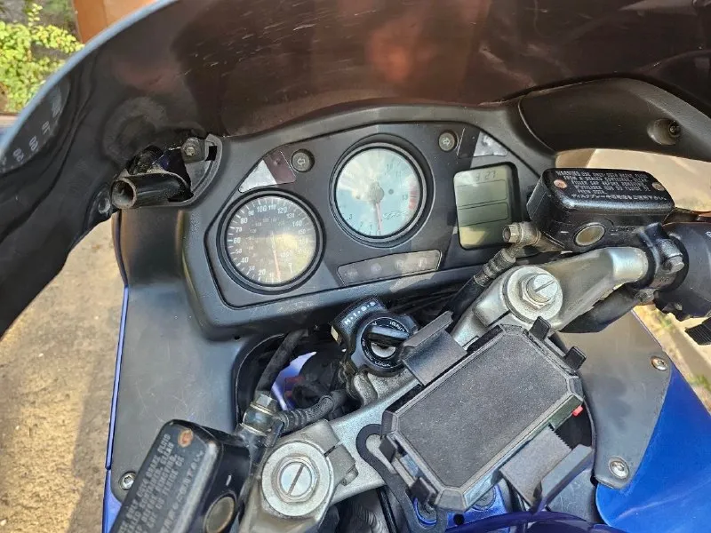 Продам honda vfr800 2001 г 800 кубов резина вся новая произведена замена масла, свечей, фильтров новый аккумулятор новые колодки полностью готов к мотосезону 🏍️ цена 400 тыс рублей +7959-153-18-81 📞 звоните: +7(959)1531881 - фотография - 3