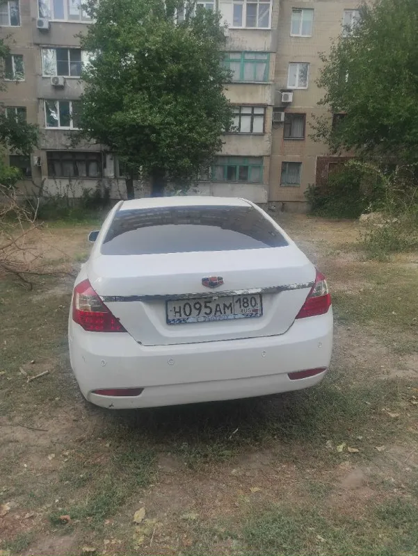 Geely emgrand ec7 ₽ 410торг возможен модель:emgrand тип кузова:седан год выпуска:2011 пробег:155 км коробка передач:механическая объём двигателя:1.8 см3 вид топлива:бензин состояние машины:хорошее количество хозяев:2 доп. свойства:эл. стеклоподъемники, кондиционер, охранная система, парктроник мощность:126 л. с. автомобиль в отличном состоянии, я второй владелец. двигатель и ходовая часть идеальны, расход масла отсутствует — от замены до замены. готов к любым проверкам. коробка передач работает безупречно: никаких посторонних звуков, все скорости включаются чётко. кондиционер эффективно охлаждает. кузов в хорошем состоянии, незначительные следы на дверях и крыльях видны на фото. днище и короб передач в идеале. в комплекте резина на лето и зиму, а также номера. +79493776045 📞 звоните: +7(949)3776045 - фотография - 1