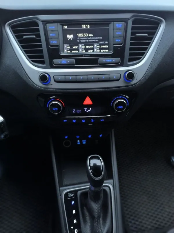 Марка: hyundai модель: solaris год: 2018 пробег: 139000 объем двигателя: 1.6 топливо: бензин кпп: автоматическая цвет: серый цена: 1375000р тел +79493526414 описание: весь в заводской краске! без дтп! зелёная автотека! комплектация: диодная оптика с подсветкой зоны поворота, подогрев: лобового стекла, руля и всех сидений, климат, круиз, мультируль, bluetooth, датчики давления шин, системы безопасности, сигнализация с автозапуском. авто без жучков и коррозии! диагностическая карта в наличии - фотография - 8