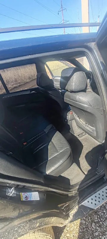 Продам bmw x5 e70 2008г. 3.0 бензин, двигатель после ремонта, :новые вкладыши, поршевая и шатуны, навая крышка головки целиндров, стартер, свечи, масла ремни, новый натяжитель цепи и цепь. контрактная голова в отличном состоянии. после ремонта проехал 10км. из минусов:замена солазок на понорамме, отсуцтвует пластик крышки богажника, и патрубок для забора воздуха под капотом, нет омывателей лобового стекла и горят старые ошибки после ремонта. цена 1.3 +торг. руслан +79490240394 📞 звоните: +7(949)0240394 - фотография - 8