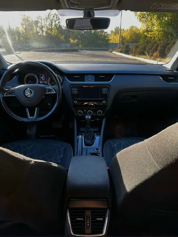 Продаю skoda ( skoda) октавия 2019 года выпуска, пробег 175000 км, двигатель 1.6 ( самый надёжный), коробка передач-автомат(айсин), климат контроль. автомобиль в собственности полтора года. причина продажи -приобретение нового автомобиля. очень надёжный и комфортный автомобиль 👍 цена-1.600000 руб. торг. вопросы по телефону +79493016390 александр 📞 звоните: +7(949)3016390 - фотография - 2