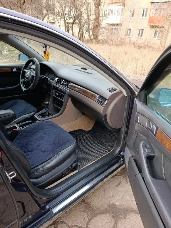 Срочно продам audi a6 с5. обслужен по регламенту, (180 регион) любой вид оформления. цена в рублях 425 тыс руб, торг капота. двигатель 2.4 v6 бензин. двс после кап ремонта, работает как часы. рулевая рейка и сцепление новые. кпп включается четко. акб новый, ходовка огонь, электрика исправна. кузов оцинкован, днище и пороги супер, тонирована, зашумлена, стоят литые диски r 16 на отличной зимней резине. салон кожаный, потолок алькантара. оснащена, центральный замок, гур, серво руль регулируется в двух плоскостях. abs, asr, 4 airbag, задний парктроник. эл привод багажника, 4 эл стеклоподъёмника, 2-х зонный климат-контроль. эл регулировка зеркал, обогрев заднего стекла. эл привод передних сидений с широким диапазоном настроек. линзованая оптика. магнитола с bluetooth, usb и aux. акустика bose, остальные вопросы по телефону +79494525644 📲 tg: олечка 📞 звоните: +7(949)4525644 - фотография - 6