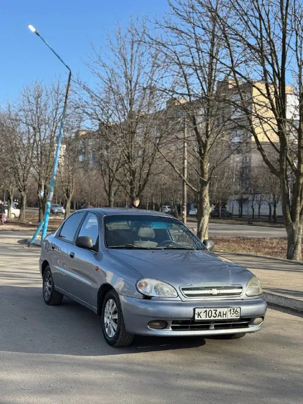 Срочная продажа ! продам chevrolet lanos в нормальном состоянии по цене жигуля. цена: 150.000 руб. + торг. что было сделано (осень): ступичные подшипники, шаровые, салейнтблоки, сальники, рулевые наконечники, стойки стабилизатора, втулки стабилизатора, задние амортизаторы, передние колодки, левый рычаг в сборе, свечи, комплект грм с роликом. стоит новая зимняя резина (липучка). комплектация sx: подушка безопасности, передние электростеклоподъемники, бортовой компьютер, магнитофон аура, 4 колонки: впереди - урал, сзади - barracuda, кондиционер, подогрев зеркал, гур, сигнализация, задний парктроник, титановые диски, led-фары в ближнем с линзой. год выпуска: 2009 г. двигатель: 1.5 пробег: 284.370 км. кпп: механическая, 5-ти ступенчатая. из вложений: заменить сальник гура (течёт гур). заменить опору левой стойки (идёт стук). контакт: +7-949-504-14-30 - никита. - фотография - 2