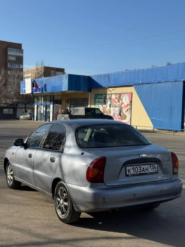 Срочная продажа ! продам chevrolet lanos в нормальном состоянии по цене жигуля. цена: 150.000 руб. + торг. что было сделано (осень): ступичные подшипники, шаровые, салейнтблоки, сальники, рулевые наконечники, стойки стабилизатора, втулки стабилизатора, задние амортизаторы, передние колодки, левый рычаг в сборе, свечи, комплект грм с роликом. стоит новая зимняя резина (липучка). комплектация sx: подушка безопасности, передние электростеклоподъемники, бортовой компьютер, магнитофон аура, 4 колонки: впереди - урал, сзади - barracuda, кондиционер, подогрев зеркал, гур, сигнализация, задний парктроник, титановые диски, led-фары в ближнем с линзой. год выпуска: 2009 г. двигатель: 1.5 пробег: 284.370 км. кпп: механическая, 5-ти ступенчатая. из вложений: заменить сальник гура (течёт гур). заменить опору левой стойки (идёт стук). контакт: +7-949-504-14-30 - никита. - фотография - 3