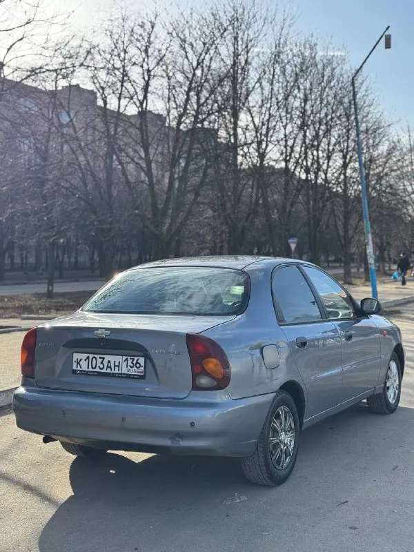 Срочная продажа ! продам chevrolet lanos в нормальном состоянии по цене жигуля. цена: 150.000 руб. + торг. что было сделано (осень): ступичные подшипники, шаровые, салейнтблоки, сальники, рулевые наконечники, стойки стабилизатора, втулки стабилизатора, задние амортизаторы, передние колодки, левый рычаг в сборе, свечи, комплект грм с роликом. стоит новая зимняя резина (липучка). комплектация sx: подушка безопасности, передние электростеклоподъемники, бортовой компьютер, магнитофон аура, 4 колонки: впереди - урал, сзади - barracuda, кондиционер, подогрев зеркал, гур, сигнализация, задний парктроник, титановые диски, led-фары в ближнем с линзой. год выпуска: 2009 г. двигатель: 1.5 пробег: 284.370 км. кпп: механическая, 5-ти ступенчатая. из вложений: заменить сальник гура (течёт гур). заменить опору левой стойки (идёт стук). контакт: +7-949-504-14-30 - никита. - фотография - 6