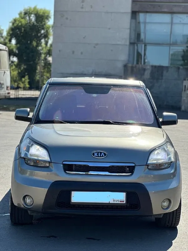 Продам kia soul 🔥
Год выпуска:2009🔥
Пробег, км:213400 (оригинал) 🔥
Модификация:1.6 mт (124 л. С. )🔥
Тип двигателя:бензин🔥
Коробка передач :механика 🔥
Привод:передний🔥
Тип кузова : хетчбек 5-дверный🔥
Koмплeктaция: comfort🔥
Цвет:серый 🔥
3 Собственника.
В заводском окрасе!
В продаже kia soul в идеальном техническом и внешнем состоянием.
Цепной двигатель-в идеальном состоянии, заводится с пол оборота, работает тихо, без каких-либо шумов.
Мкпп-в идеальном состоянии, все передачи включаются мягко, без хрустов, ничего не выбивает.
По ходовой-абсолютно делать ничего не нужно, машина мягкая, дорогу чувствует уверенно.
По электрике работает всё до каждой кнопки.
По кузову-без рыжиков и всего прочего.
Так же имеется видео, по просьбе отправлю для более лучшего осмотра авто.
Готов к выезду в любой сервис по вашему желанию.
Многое могу не описать. При встречу всё расскажу и покажу.
Цена:749.999 тысяч
Возможен пригон по договоренности.
Возможен обмен.
Номер для связи: +79495752024 - фотография - 1