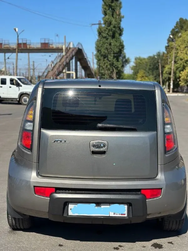 Продам kia soul 🔥
Год выпуска:2009🔥
Пробег, км:213400 (оригинал) 🔥
Модификация:1.6 mт (124 л. С. )🔥
Тип двигателя:бензин🔥
Коробка передач :механика 🔥
Привод:передний🔥
Тип кузова : хетчбек 5-дверный🔥
Koмплeктaция: comfort🔥
Цвет:серый 🔥
3 Собственника.
В заводском окрасе!
В продаже kia soul в идеальном техническом и внешнем состоянием.
Цепной двигатель-в идеальном состоянии, заводится с пол оборота, работает тихо, без каких-либо шумов.
Мкпп-в идеальном состоянии, все передачи включаются мягко, без хрустов, ничего не выбивает.
По ходовой-абсолютно делать ничего не нужно, машина мягкая, дорогу чувствует уверенно.
По электрике работает всё до каждой кнопки.
По кузову-без рыжиков и всего прочего.
Так же имеется видео, по просьбе отправлю для более лучшего осмотра авто.
Готов к выезду в любой сервис по вашему желанию.
Многое могу не описать. При встречу всё расскажу и покажу.
Цена:749.999 тысяч
Возможен пригон по договоренности.
Возможен обмен.
Номер для связи: +79495752024 - фотография - 5