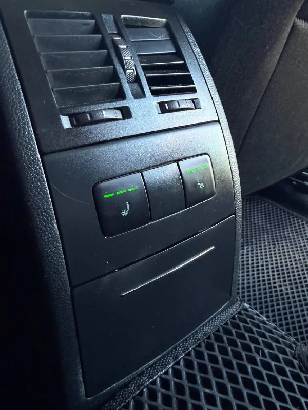 Продаётся skoda octavia a5 fl2 (2011 г. , 1.8 tfsi) в отличном состоянии! машина ухоженная, вложений не требует — сел и поехал. пройденное то меньше 500км назад. комфортный и надежный автомобиль с богатой комплектацией: круиз-контроль, двухзонный климат, датчики света и дождя, подогрев всех сидений, парктроники, заводская мультимедиа bolero с bluetooth и aux. стильный внешний вид дополняют 17" оригинальные диски audi на летней резине. зимние диски «штампы» r16 все документы в полном порядке. я владелец. кому интересно звоните расскажу все по обслуживанию автомобиля. 💰 цена: 750 000 руб. 📞 +7 949 315-27-97 📲 tg: @partizan_l 📞 звоните: +7(949)3152797 - фотография - 6