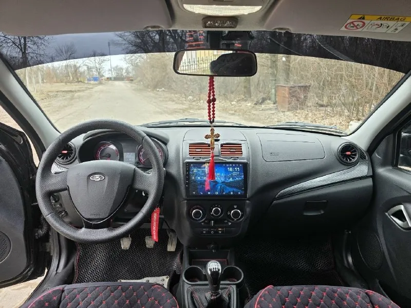 Продам ваз granta drive active (спорт) ✅️2023г. ✅️пробег 26т. ✅️двс 1.6. 8 клоп. ✅️двс и кпп работают идеально. ✅️без дтп всё в родне. ✅️комплектация comfort. ✅️цена: 1000000 🍋 кондиционер, подогревы сидений и зеркал, стеклоподемники, регулировка зеркал, две подушки безопасности, электро усилитель руля, тонировка, хорошая музыка с сабом, камера заднего вида, регистратор, центральный замок, сигнализация с авто запуском, салон в идеале сидения в чехлах. фары в бороне стоят дорогие led лампы. машина обработана и зашумлена в круг. резина (зима/лето)оба комплекта на титанах r15. один владелец зелёная автотека. машина практически новая, любые проверки. осмотр авто в г. енакиево. номер ☎ +79493548200. ☎ +79525765289 📞 звоните: +7(949)3548200 - фотография - 5