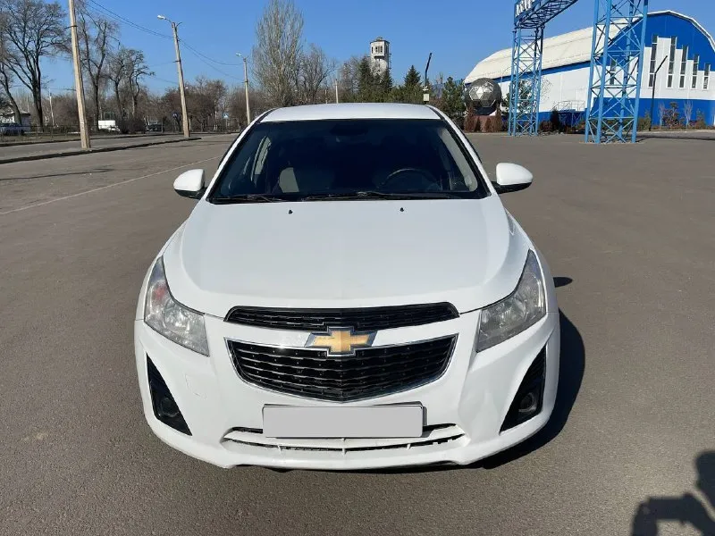 Шевроле круз 2013г 1.6 мт в дтп не была, кузов в заводском окрасе двигатель работает тихо, без посто... - фотография