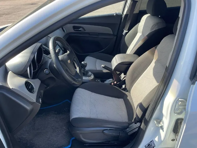 Шевроле круз 2013г 1.6 мт в дтп не была, кузов в заводском окрасе двигатель работает тихо, без посторонних звуков поменяно масло в коробке, новое мягкое сцепление с документами порядок, диагностическая карта на руках, на учет станет без проблем гур, кондиционер, подогрев передних сидений, заднего стекла и зеркал пробег 124тыс цена 820тыс + торг донецк +79494129599 - фотография - 7