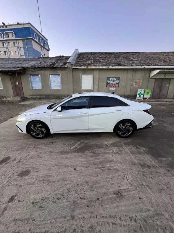 Hyundai elantra 7 2023 1.5 коробка автоматическая пробег 100000 электронная приборная панель электронный ручник парктроники камера заднего вида 3 режима езды auto hold кожаный салон 4 стеклоподъемника складные зеркала кондиционер старт стоп мульти руль led фары круиз контроль подогревы передних сидений электро регулировка зеркал бесключевой доступ 17 титаны заводские машина шустрая и экономичная. авто находится в луганске цена: 2.100.000 рублей. торг реальному покупателю. +79591216020 📞 звоните: +7(959)1216020 - фотография - 4