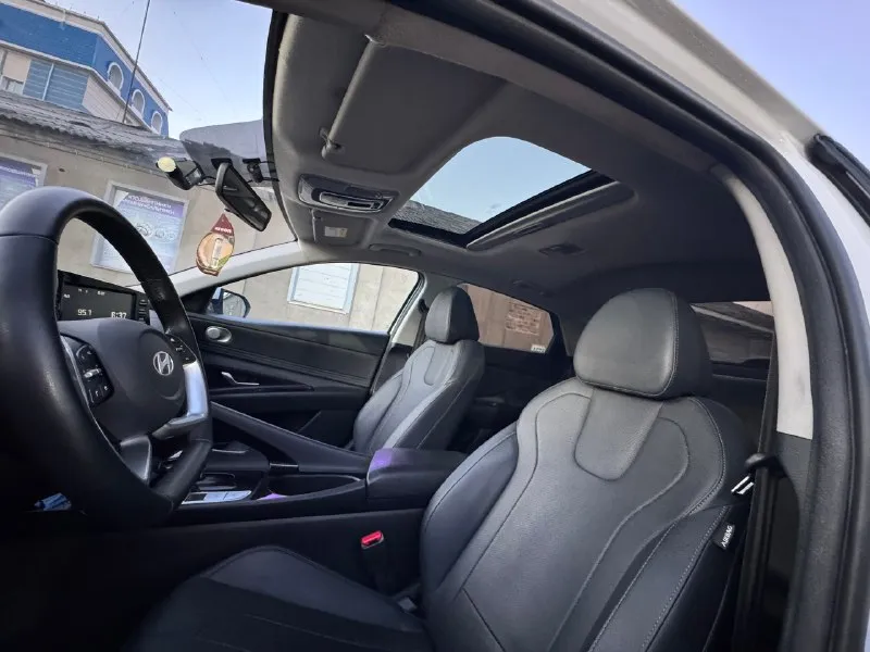 Hyundai elantra 7 2023 1.5 коробка автоматическая пробег 100000 электронная приборная панель электронный ручник парктроники камера заднего вида 3 режима езды auto hold кожаный салон 4 стеклоподъемника складные зеркала кондиционер старт стоп мульти руль led фары круиз контроль подогревы передних сидений электро регулировка зеркал бесключевой доступ 17 титаны заводские машина шустрая и экономичная. авто находится в луганске цена: 2.100.000 рублей. торг реальному покупателю. +79591216020 📞 звоните: +7(959)1216020 - фотография - 9