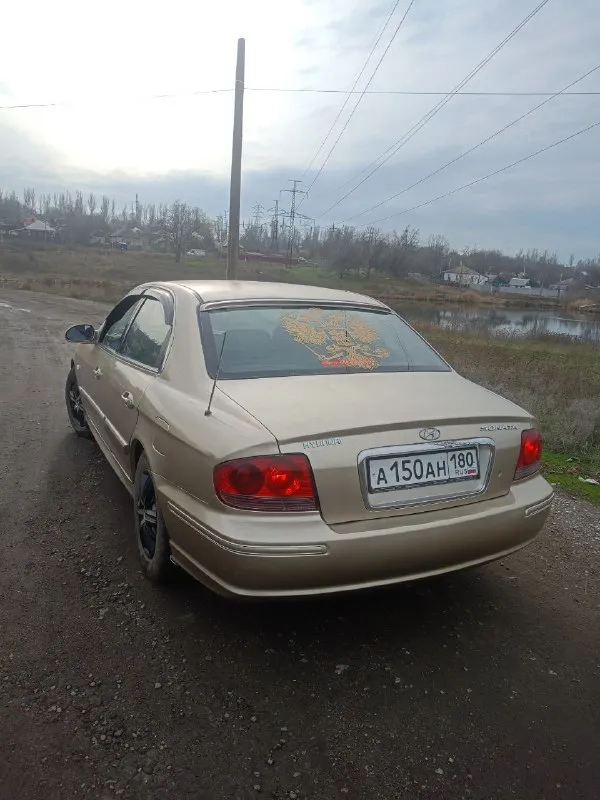 Продам hyundai sonata 2008 года в хорошем состоянии. вложения не требует. поварена и покрашена. полная комплектация стеклоподъёмники, гур, электрозеркала, кондиционер, печка хорошая, музыка и чистый ухоженный салон. остальные вопросы по телефону. возможно обмен с вашей доплатой. цена такого аппарата 380.000 тыс. рублей. осмотр машины город горловка +79495207504 - фотография - 5