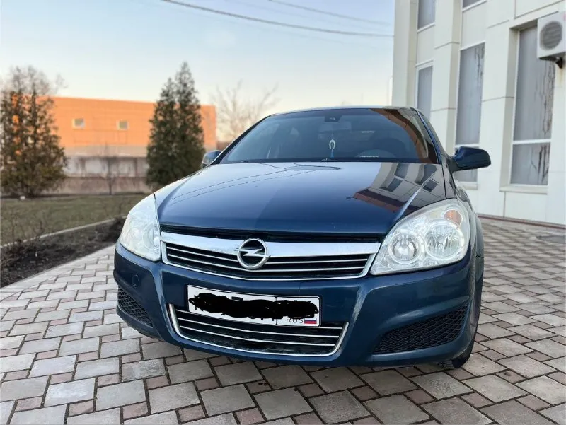 Продам (opel astra h опель астра ) тех осмотр есть год 2011 пробег 193 000 тыс комплектация кондиционер abs датчик света датчик дождя мульти руль 4 стеклоподъемников и много чего другого автомобиль в отличном состояние без вложений сел и поехал в любой рейс двигатель 1.6 тянет хорошо 👍 работает часики без лишних звуков коробка механика 5 ступка листает отлично не хрустит не выбивает ! ходовая часть на 5+ по кузову без гнили дно пороги все целое стаканы лонжероны целые в заводских герметиках салон чистый опрятный не прокуренный ! резина зима, лето отдам в подарок все остальные вопросы по телефону цена авто 525 000 тысяч рублей реальному покупателю торг у капота ! номер для связи +79498339027 +79885305477 +79494504360 звонить в любое время суток возможен пригон по договорённости - фотография - 2