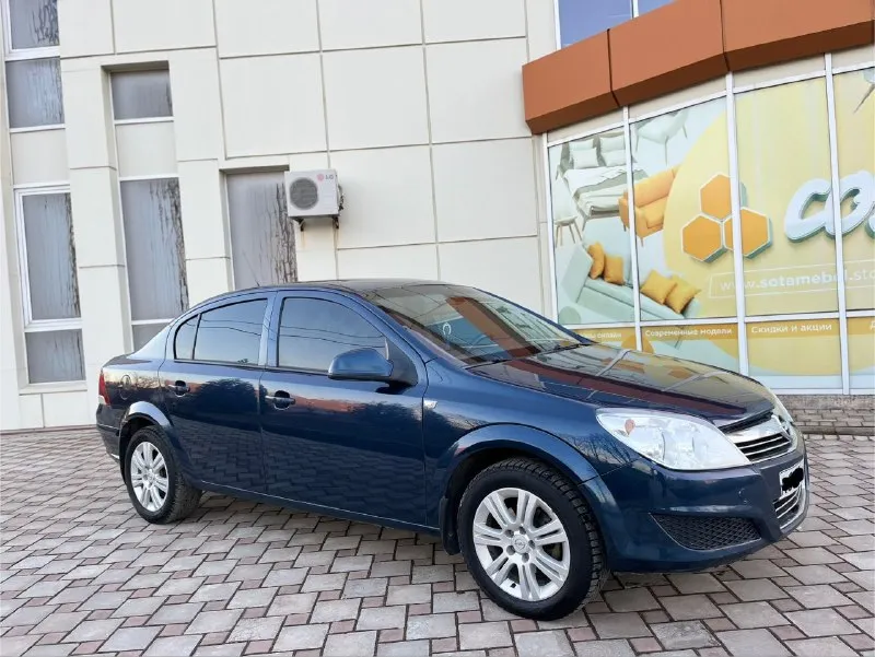 Продам (opel astra h опель астра ) тех осмотр есть год 2011 пробег 193 000 тыс комплектация кондиционер abs датчик света датчик дождя мульти руль 4 стеклоподъемников и много чего другого автомобиль в отличном состояние без вложений сел и поехал в любой рейс двигатель 1.6 тянет хорошо 👍 работает часики без лишних звуков коробка механика 5 ступка листает отлично не хрустит не выбивает ! ходовая часть на 5+ по кузову без гнили дно пороги все целое стаканы лонжероны целые в заводских герметиках салон чистый опрятный не прокуренный ! резина зима, лето отдам в подарок все остальные вопросы по телефону цена авто 525 000 тысяч рублей реальному покупателю торг у капота ! номер для связи +79498339027 +79885305477 +79494504360 звонить в любое время суток возможен пригон по договорённости - фотография - 3