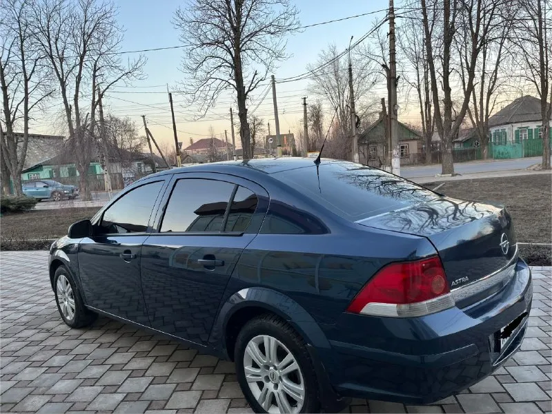 Продам (opel astra h опель астра ) тех осмотр есть год 2011 пробег 193 000 тыс комплектация кондиционер abs датчик света датчик дождя мульти руль 4 стеклоподъемников и много чего другого автомобиль в отличном состояние без вложений сел и поехал в любой рейс двигатель 1.6 тянет хорошо 👍 работает часики без лишних звуков коробка механика 5 ступка листает отлично не хрустит не выбивает ! ходовая часть на 5+ по кузову без гнили дно пороги все целое стаканы лонжероны целые в заводских герметиках салон чистый опрятный не прокуренный ! резина зима, лето отдам в подарок все остальные вопросы по телефону цена авто 525 000 тысяч рублей реальному покупателю торг у капота ! номер для связи +79498339027 +79885305477 +79494504360 звонить в любое время суток возможен пригон по договорённости - фотография - 6