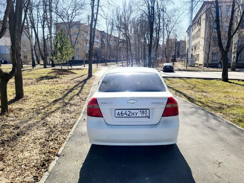 Продам авто chevrolet aveo ( chevrolet авео) 1.4 автомат цена: 355.000руб пробег: 220.000 (родной пробег) год выпуска: 2011 год город: донецк номер: +7 949 086 06 31( telegram) автомобиль на полном боевом ходу, отличная рабочая лошадка по низу рынка. двигатель в отличном состояние, ходовая вся перебранна, акпп работает в штатном режиме, электрика вся рабочая, кузов симпатичный но в силу возрата есть следы эксплуатации документы кристально чистые. звоните на остальные вопросы отвечу по телефону! 📲 tg: ⚡️ 📞 звоните: +7(949)0860631 - фотография - 2