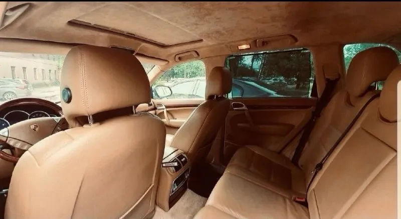 Porsche cayenne turbo 🚘марка автомобиля: porsche cayenne turbo 💰цена: 1150000 🏳️город: донецк 🔢год выпуска: 2003 🛻пробег: 161000 🛻двигатель: 4.5 ⛽️топливо: бензин 🚗кпп: автомат 🙋собственник: ✅ 📱моб. телефон: +79493872230 💾описание: не бит не крашен, в родном окрасе салон в хорошем состоянии кожа, алькантара, дерево, чистый. - 450 лошадок -тормозная система обслужена поменяно всё в круг -все работает -жидкости поменяны пневма работает обслужена, поднимает опускает, без нарeкaний. все заказ наряды на руках можно посмотреть что когда делалось. все жидкости поменяны, коробка, двигатель, гур, антифриз, тормозная. 📲 tg: @kalugamoget 📞 звоните: +7(949)3872230 - фотография - 7