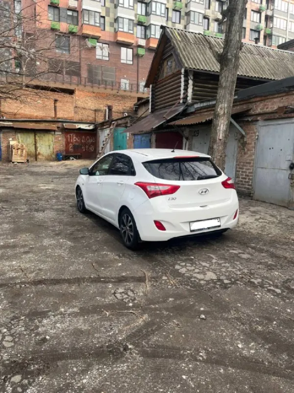 Продам hyundai i 30 мт год выпуска 2012 (автотека зелёная) пробег 186 т реальны пробег не скручен. автомобиль в хорошем внешнем и техническом состоянии, двигатель работает отлично не дымит расхода масла нет ! коробка и ходовая без посторонних звуков, все стекла в круг заводские, салон чистый -опрятный, птс оригинальный место для запись есть. богатая комплектация есть все удобства для приятного езды можно писать много ну лучше всего наберите по телефону расскажу все ) машина находится торезе телефон для связи +79495041164 +79054294383 🎁цена 757 торг уместен🎁. обмен не интересует vin_номер по запросу. 📞 звоните: +7(949)5041164 - фотография - 4