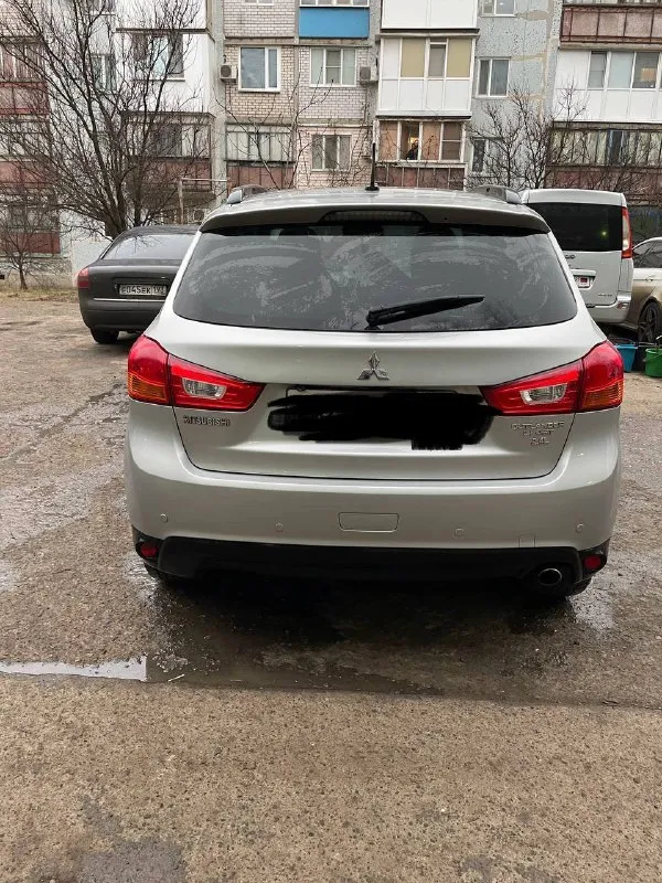 Продам mitsubishi outlander sport 2.4,2015 год(на путать с двигателями 1.6 2л). подключаемый полный привод. авто в прекрасном состоянии, очень богатая комплектация: под рулевые лепестки, камера заднего вида, партроник, бесключевой доступ, кнопка start-stop, bluetooth, панорамная крыша, датчики давления в шинах, датчик дождя, климат контроль, хорошая музыка,2 комплекта ковриков. ручник, подлокотник и ручка переключения передач перетянуты в натуральную кожу. масло менял каждые 5-6 тыс. км. пробег реальный 138000 миль. высокий клиренс, хорошая динамика, запчасти очень дешёвые. авто стоит на 180 регионе. цена 1500000. +79494152556 📲 tg: @igor_malikov19 📞 звоните: +7(949)4152556 - фотография - 5